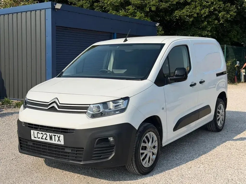 Used Citroën Berlingo 100 HP (73 kW) 2022 White MPV