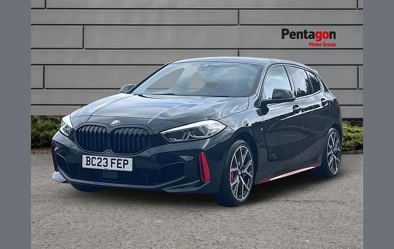 Begagnad BMW 128 Comfort Edition 261 HK (191 kW) 2023 Svart Halvkombi