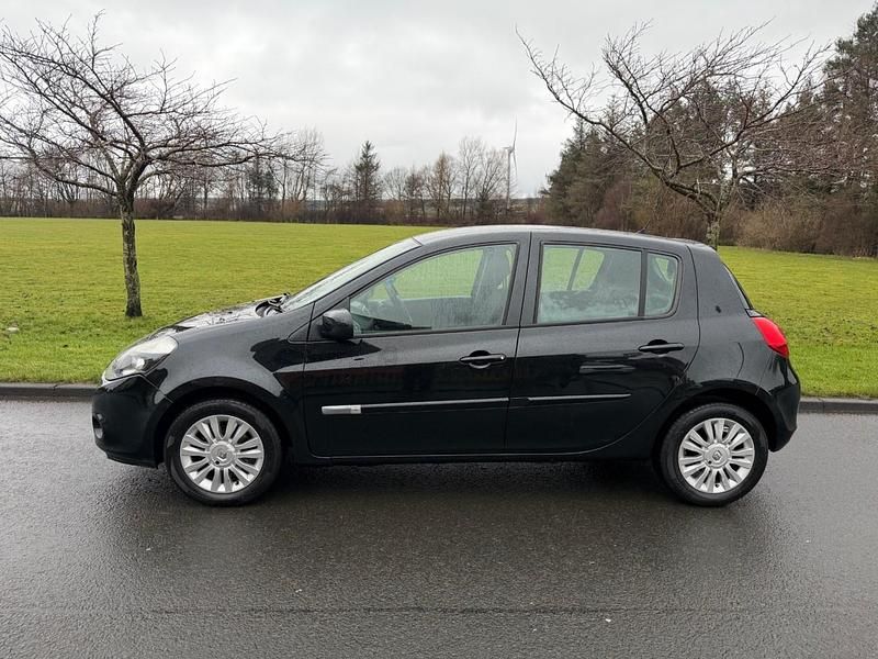 Used Renault Clio IV Expression+ 74 HP (54 kW) 2012 Black Hatchback