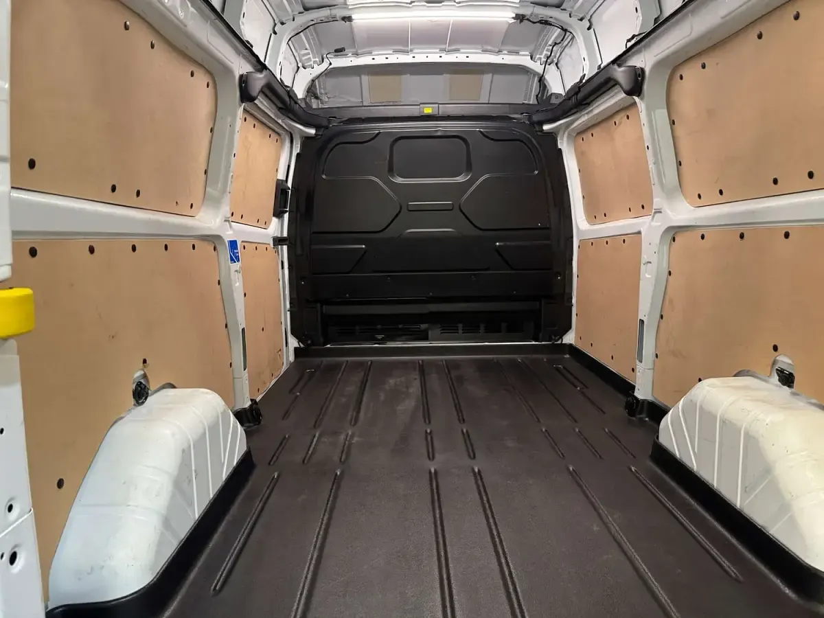Used Ford Transit Custom Limited 130 HP (95 kW) 2023 White Van