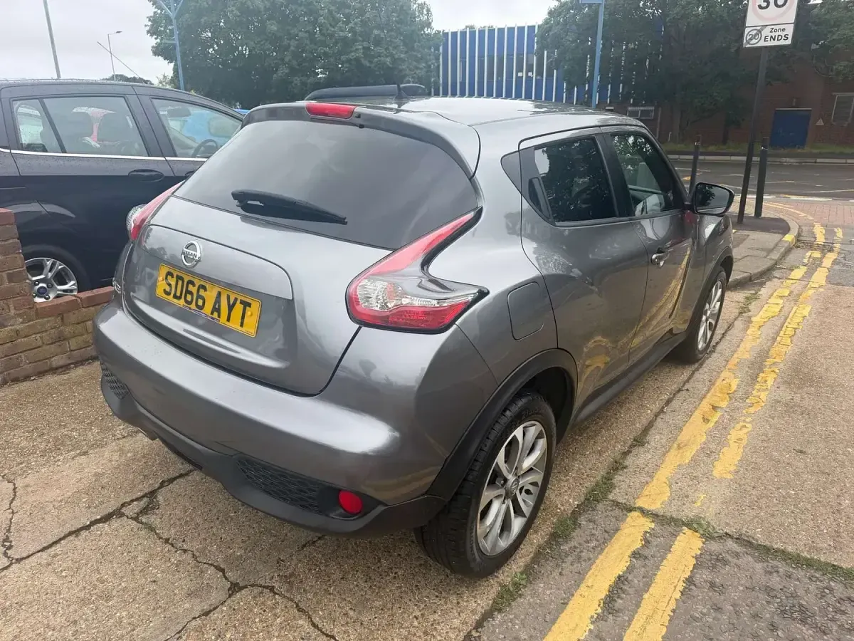 Used Nissan Juke Tekna 110 HP (80 kW) 2016 Grey SUV
