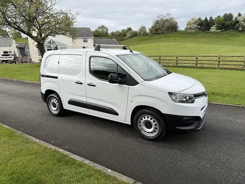 Used Toyota Proace Active 100 HP (73 kW) 2023 White MPV