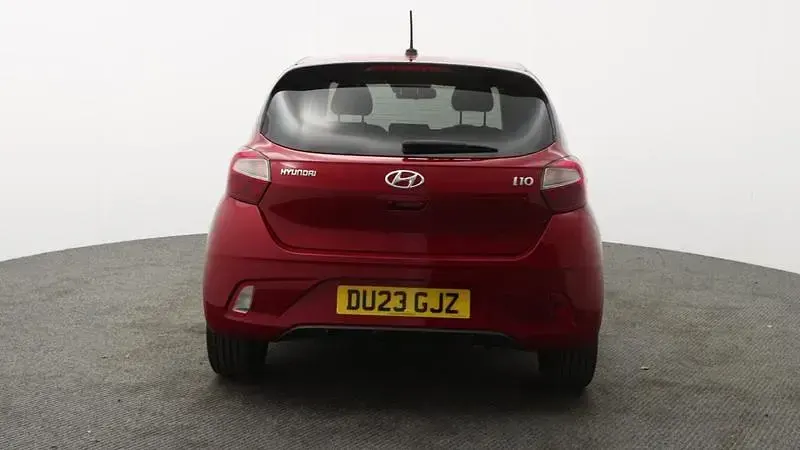 Używany Hyundai i10 Premium 84 KM (61 kW) 2023 Czerwony Hatchback