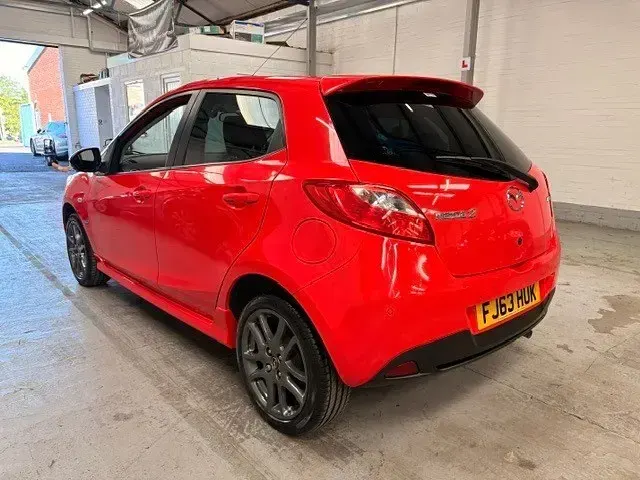 Usado Mazda 2 Edition 2013 Vermelho Citadino
