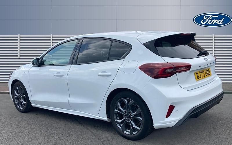 Used Ford Focus ST-Line 125 HP (91 kW) 2023 White Hatchback
