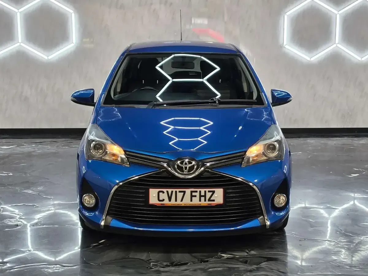 Used Toyota Yaris Multidrive S 99 HP (72 kW) 2017 Blue Hatchback