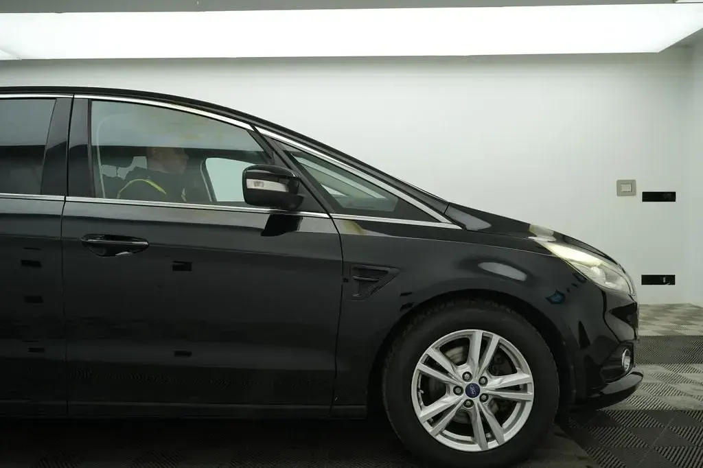 Usado Ford S-MAX Titanium 180 HP (132 kW) 2016 Preto Monovolume