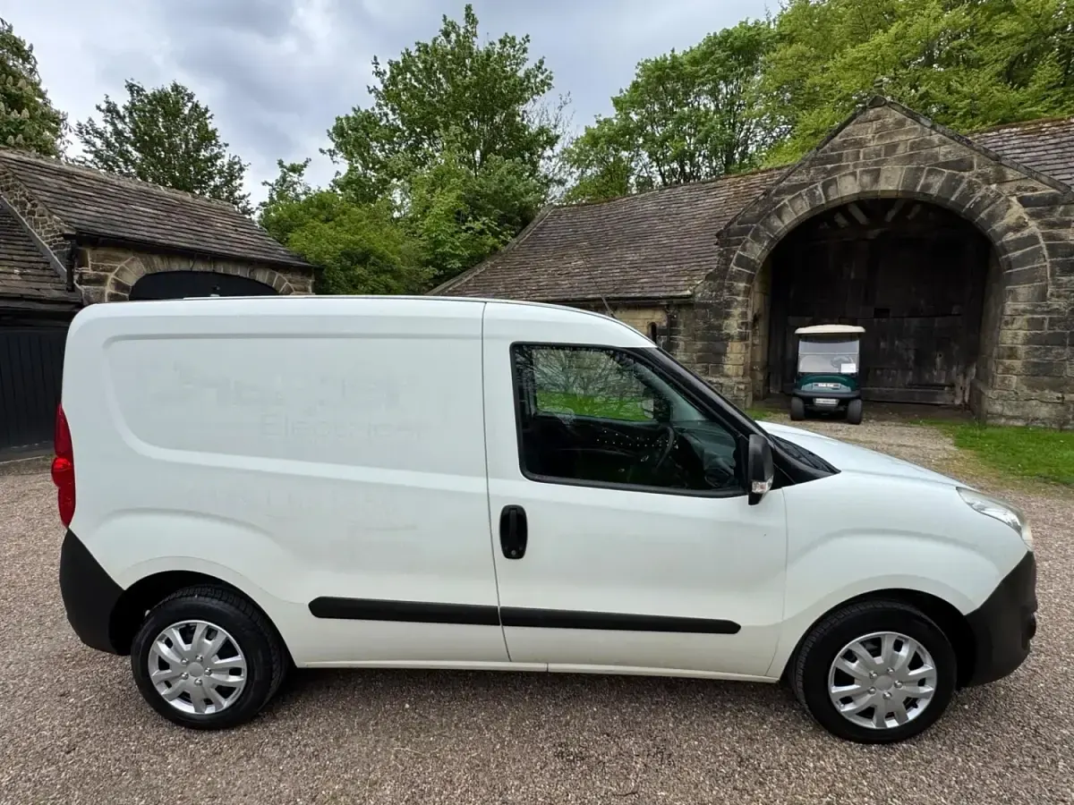 Używany Vauxhall Combo 2016 Biały Minivan