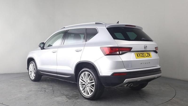 Käytetty Seat Ateca XCELLENCE 150 HP (110 kW) 2020 Hopea Katumaasturi