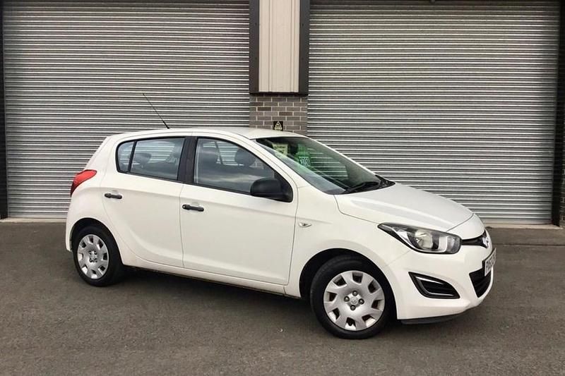 White Used 2014 Hyundai i20 Classic Hatchback | £3,750 (Fair price) - Image 1/1