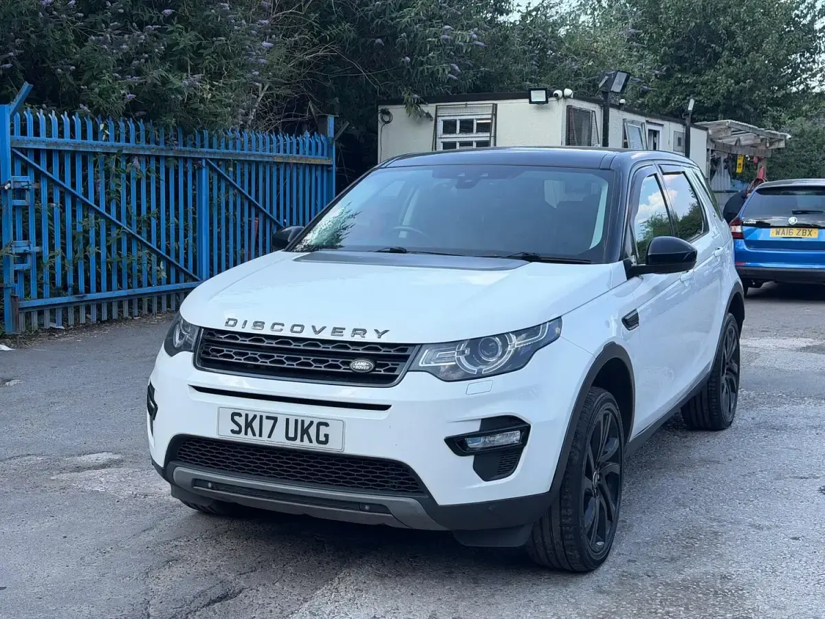 Used Land Rover Discovery 5 HSE 2017 White SUV