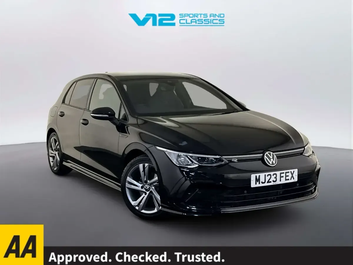Second-hand VW Golf VIII R-line 150 CP (110 kW) 2023 Hatchback