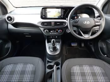 Used Hyundai i10 Premium 79 HP (58 kW) 2025 Blue Hatchback