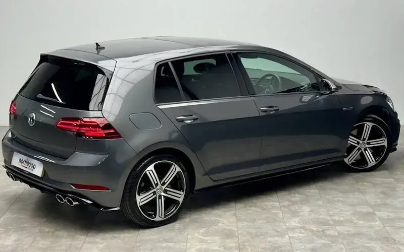 Usado VW Golf VII R 300 HP (220 kW) 2019 Cinzento Citadino