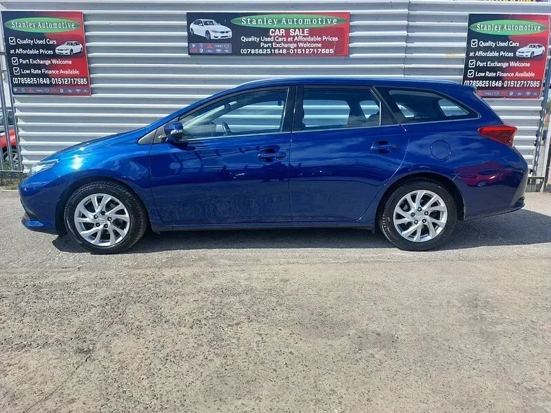 Used Toyota Auris Business Edition 2015 Blue Estate
