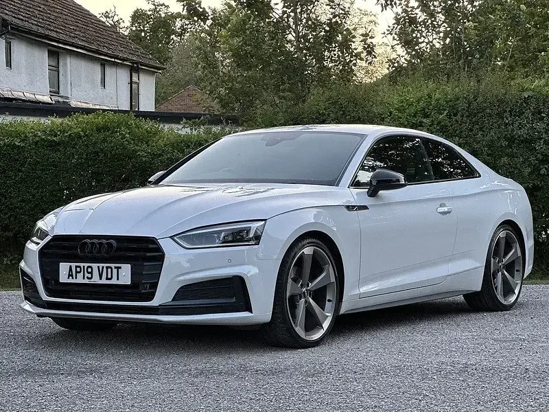 Używany Audi A5 Black Edition 190 KM (139 kW) 2019 Biały Coupe