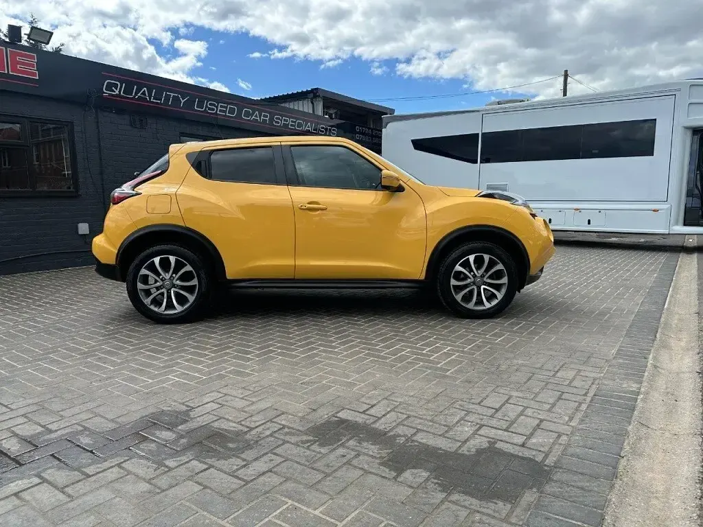 Used Nissan Juke Tekna 117 HP (86 kW) 2017 Yellow SUV
