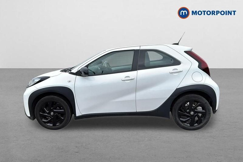 Used Toyota Aygo X PURE 2023 White SUV