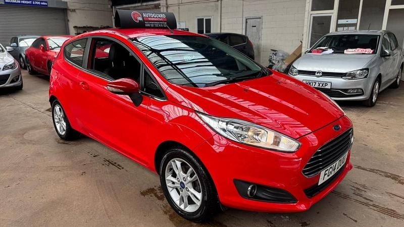 Used Ford Fiesta Zetec 82 HP (60 kW) 2014 Red Hatchback
