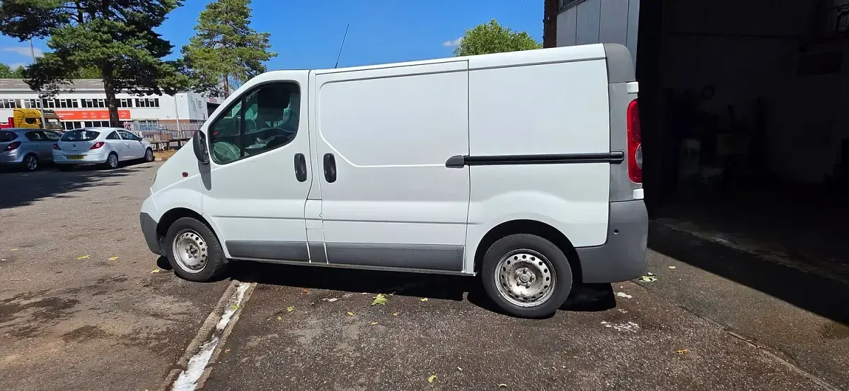 Used Vauxhall Vivaro 115 HP (84 kW) 2012 White MPV