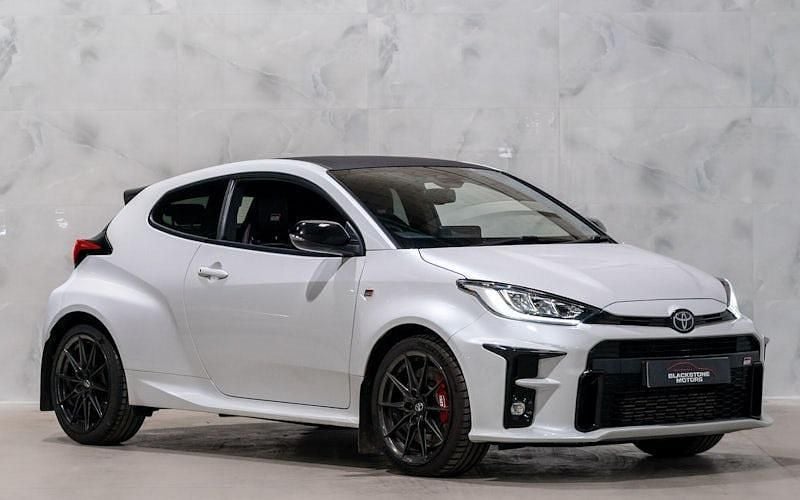 Used Toyota Yaris 272 HP (200 kW) 2021 White Hatchback