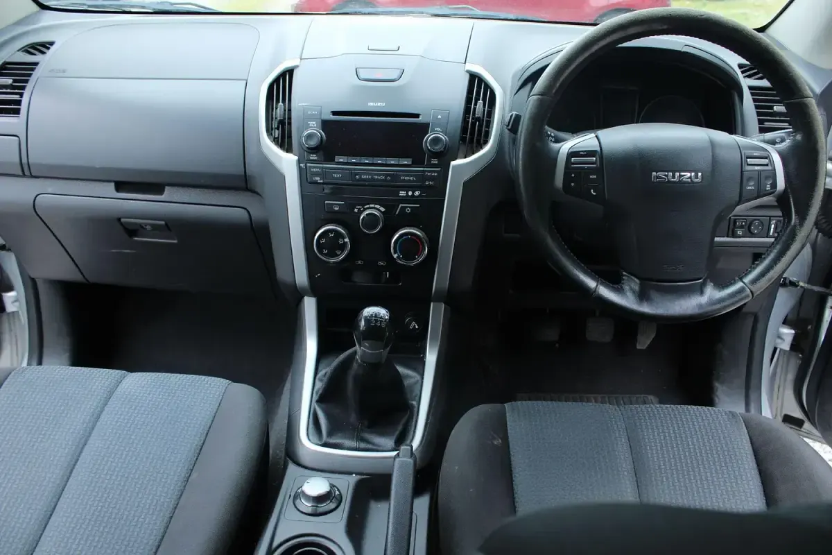 Used Isuzu D-Max 2013 Silver Pickup