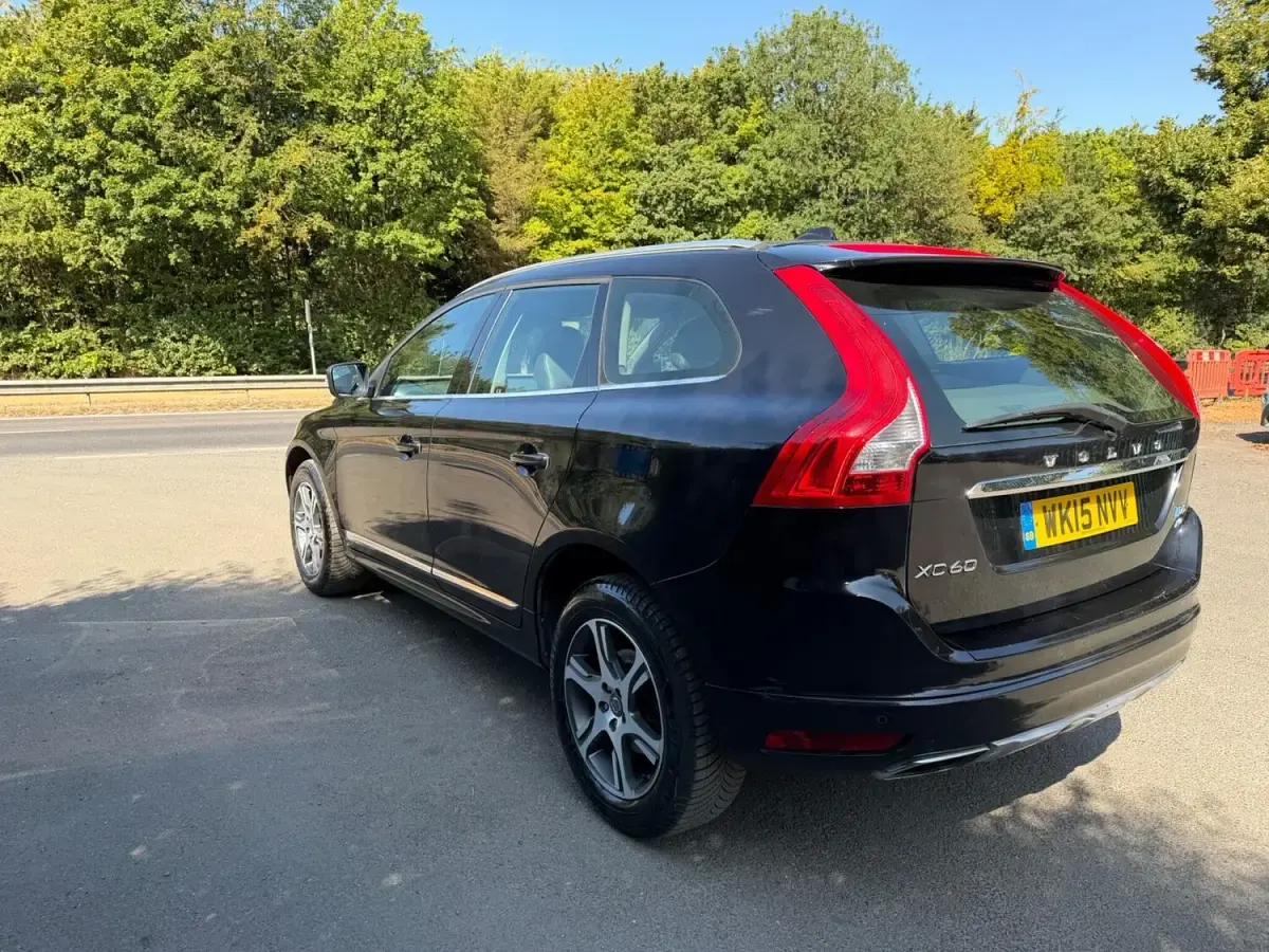 Used Volvo XC60 SE Lux 215 HP (158 kW) 2015 Black SUV