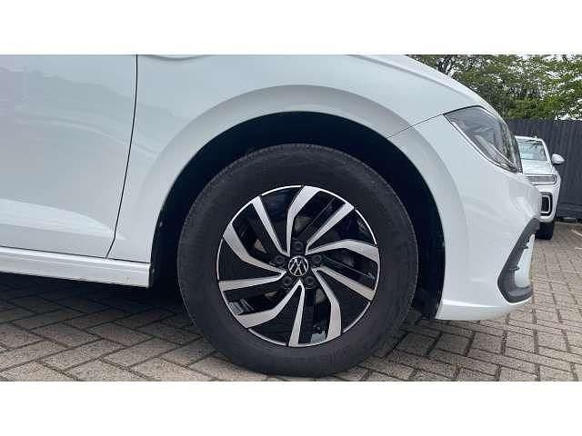 Used VW Polo Life 95 HP (69 kW) 2024 White Hatchback