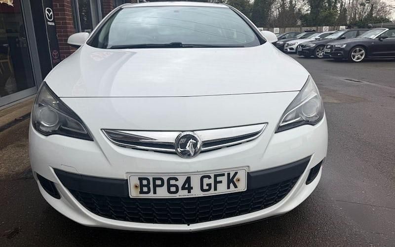 Used Vauxhall Astra GTC Sport 140 HP (102 kW) 2014 White Coupe
