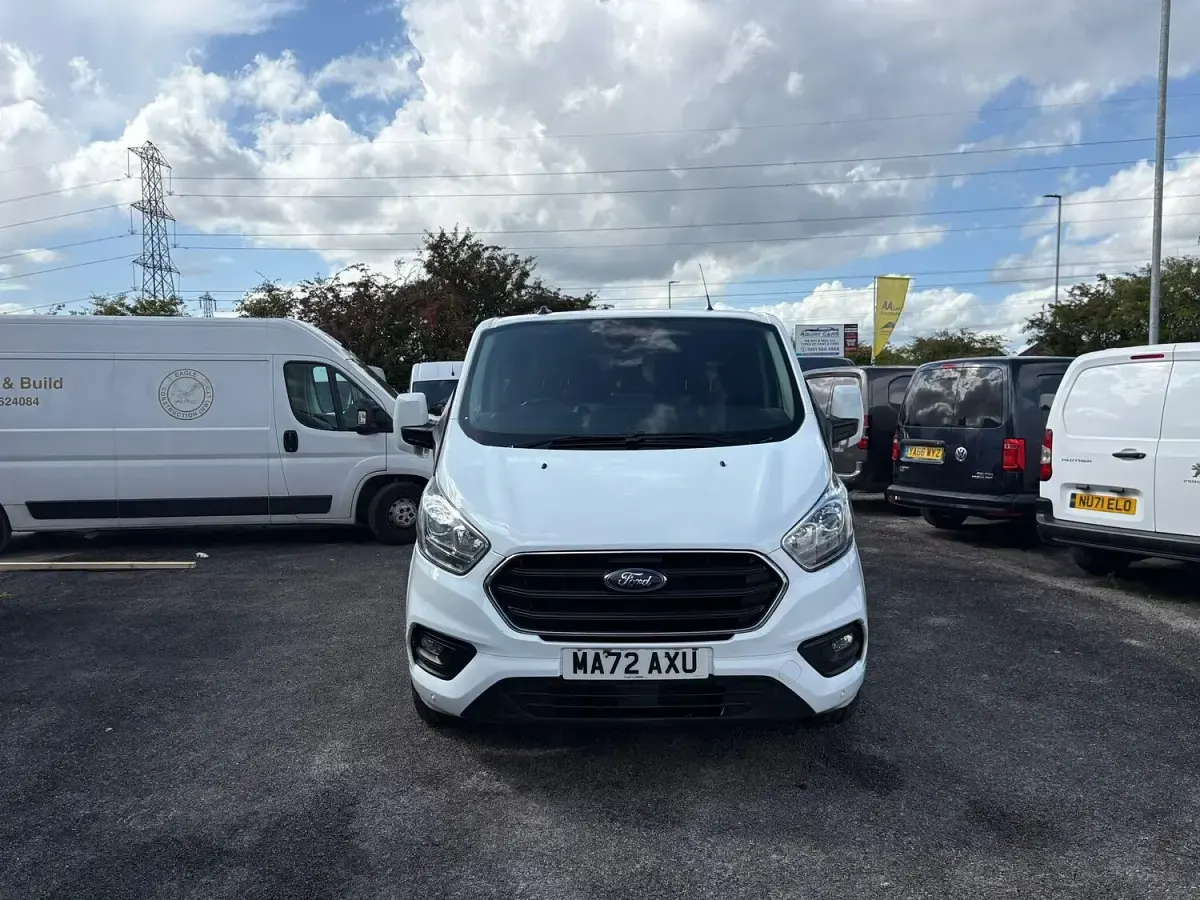 Used Ford Transit Custom Limited 130 HP (95 kW) 2022 White Van