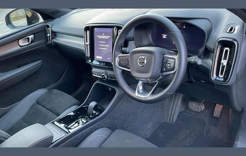 Used Volvo XC40 Plus 194 HP (142 kW) 2025 Black SUV