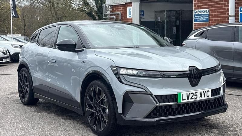Used Renault Megane E-Tech Techno Esprit Alpine 159 kW (217 HP) 2025 Twotone metallic  ceramic grey with diamond black roof  Hatchback