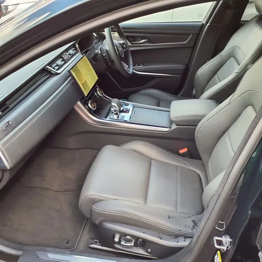 Used Jaguar XF Sportbrake S 300 HP (220 kW) 2023 Green Estate