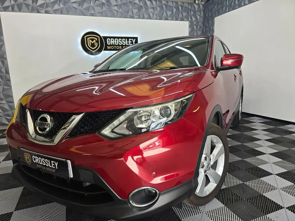 Used Nissan Qashqai N-TEC 130 HP (95 kW) 2015 Red SUV