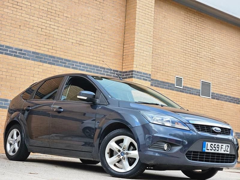 Grey Used 2009 Ford Focus Zetec Hatchback | £1,249 (Good price) - Image 1/4