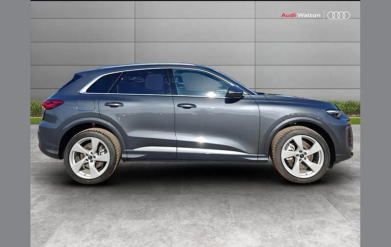 Used Audi Q5 S-Line 200 HP (147 kW) 2025 Grey SUV