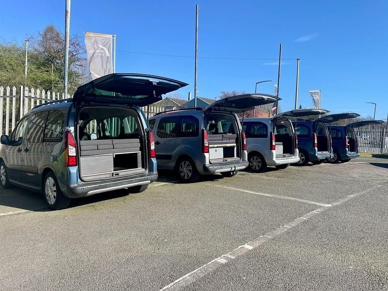 Usado Citroën Berlingo Flair 100 HP (73 kW) 2017 Castanho Monovolume
