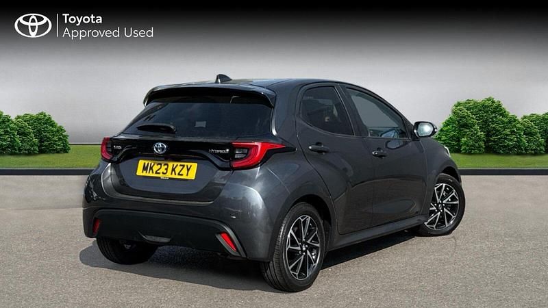 Used Toyota Yaris Hybrid Design 116 HP (85 kW) 2023 Decuma grey