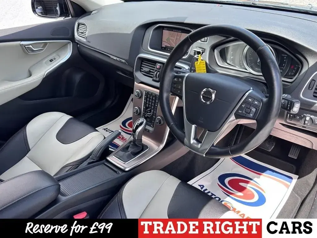 Used Volvo V40 Pro 152 HP (111 kW) 2017 Blue Hatchback