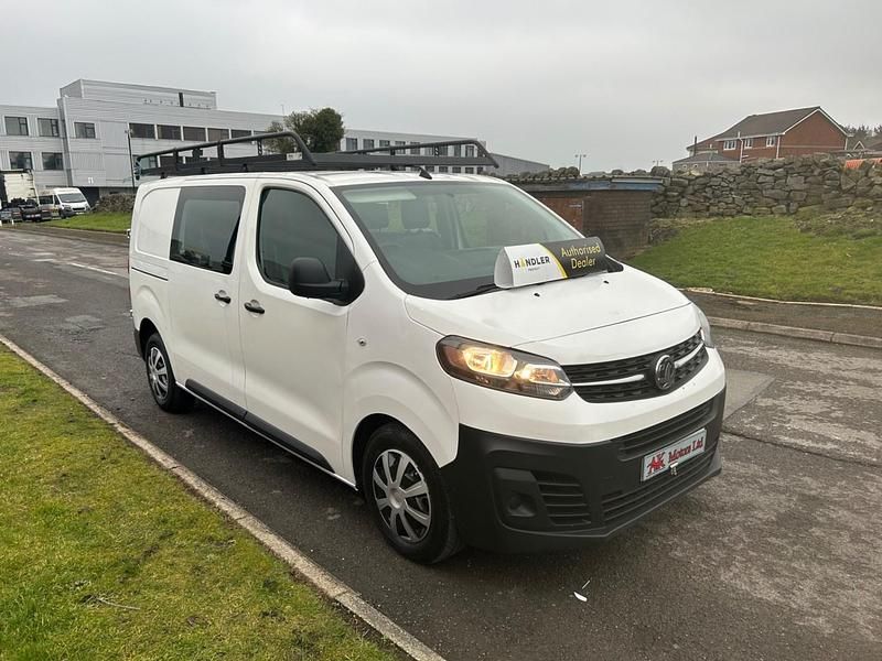 Used Vauxhall Vivaro Edition 120 HP (88 kW) 2020 White MPV