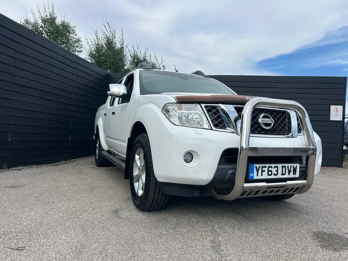Used Nissan Navara Tekna 2013 White Pickup