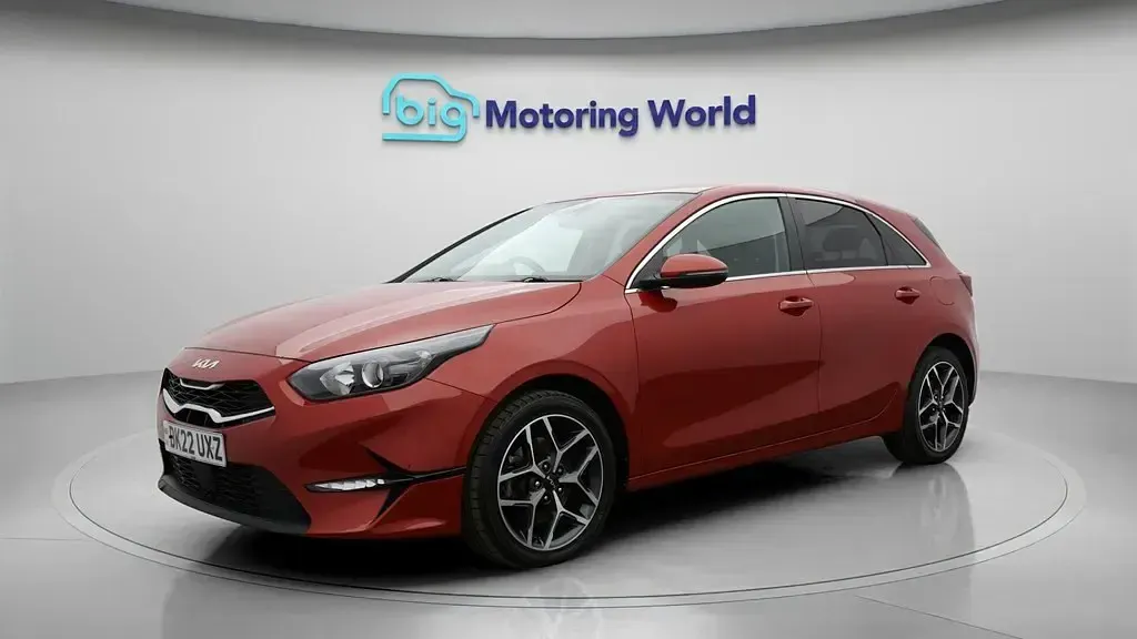 Usado Kia Ceed 158 HP (116 kW) 2022 Vermelho Citadino