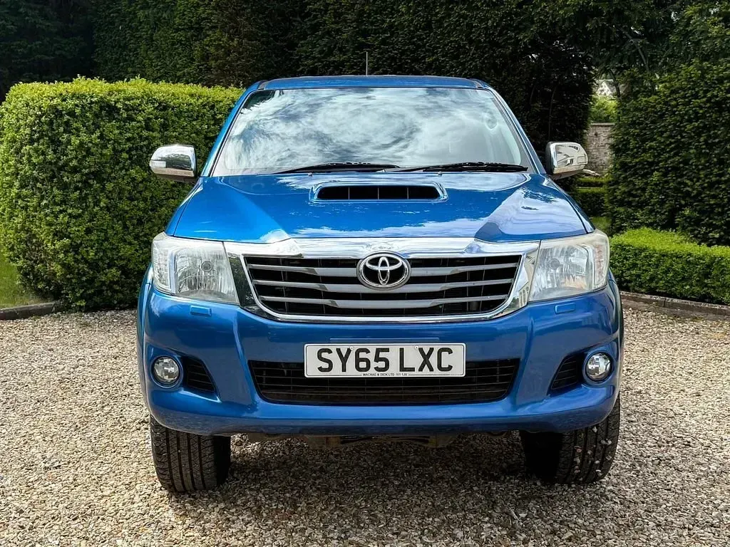 Usado Toyota HiLux 171 HP (125 kW) 2015 Azul Pickup