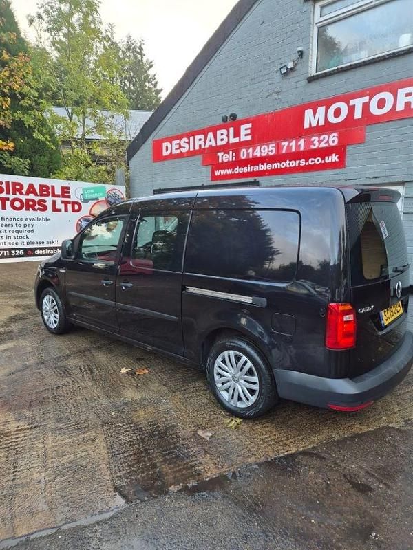 Used VW Caddy Maxi 102 HP (75 kW) 2019 Black MPV