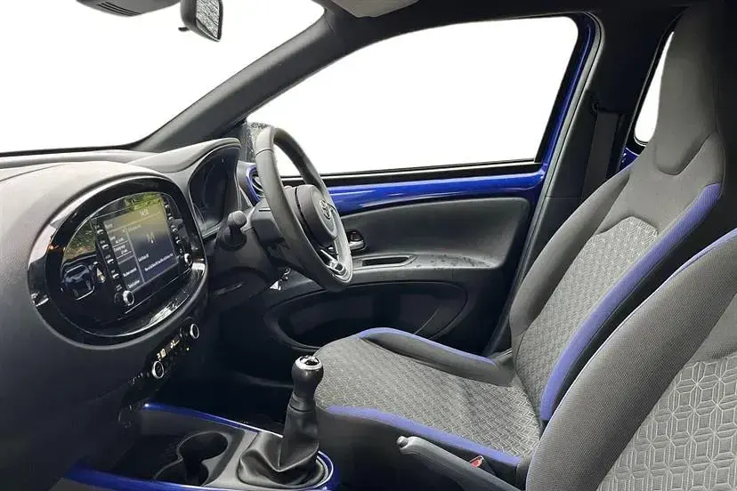 Used Toyota Aygo X 72 HP (52 kW) 2023 Juniper blue with black SUV
