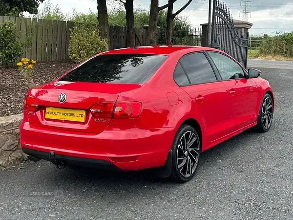 Used VW Jetta SE 140 HP (102 kW) 2011 Red Sedan