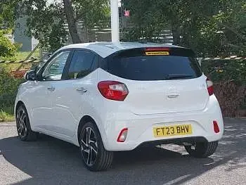 Used Hyundai i10 Premium 67 HP (49 kW) 2023 White Hatchback