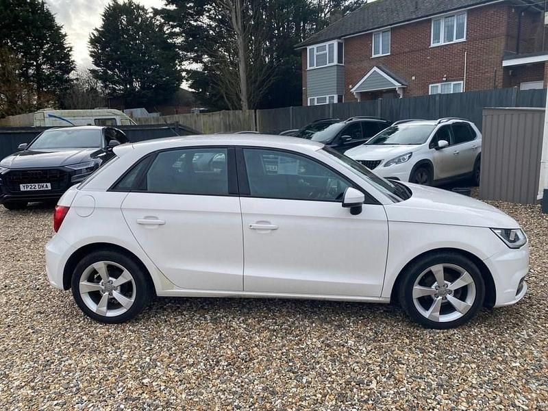 Used Audi A1 Sportback Sport 95 HP (69 kW) 2018 White Hatchback