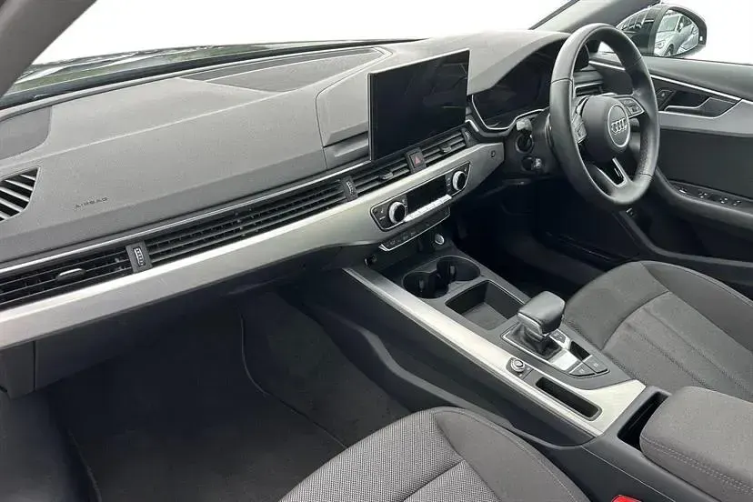 Używany Audi A4 Comfort 150 KM (110 kW) 2023 Czarny Kombi