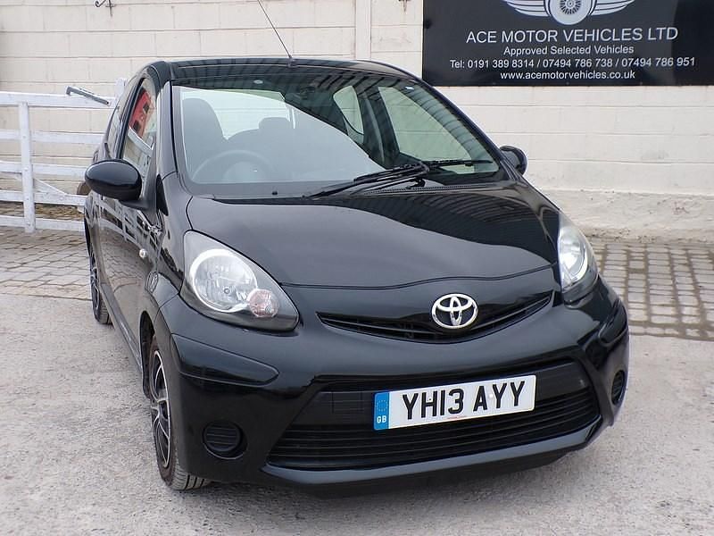 Used Toyota Aygo 68 HP (50 kW) 2013 Black Hatchback